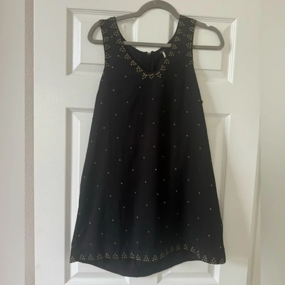 Free people V neck dress with bronze sewn details size 6